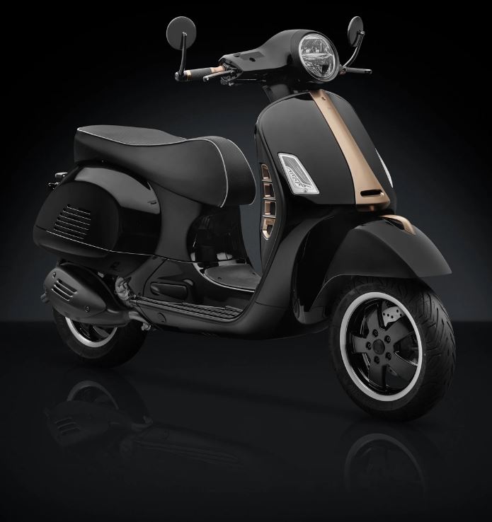 Stuurspiegel RIZOMA "SPIRIT RS" voor Vespa GTS/GTS Super/GTV/GT, zilveren letters