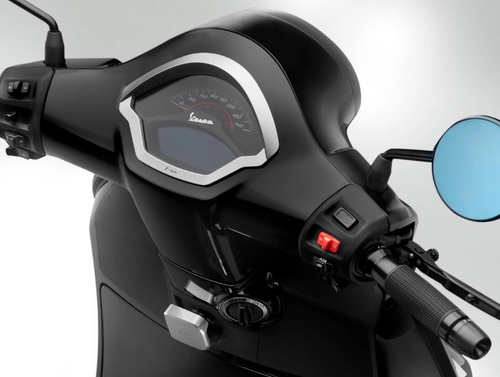 Bagagehaak RIZOMA voor Vespa GTS/GTS Super/GTV 125-300cc (`23-), zilver/zwart