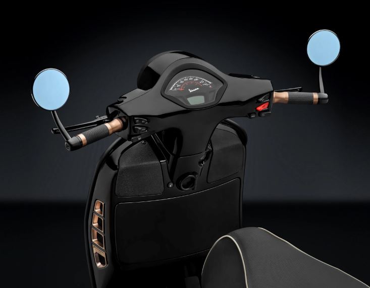 Stuurspiegel RIZOMA "SPIRIT RS" voor Vespa GTS/GTS Super/GTV/GT, zilveren letters